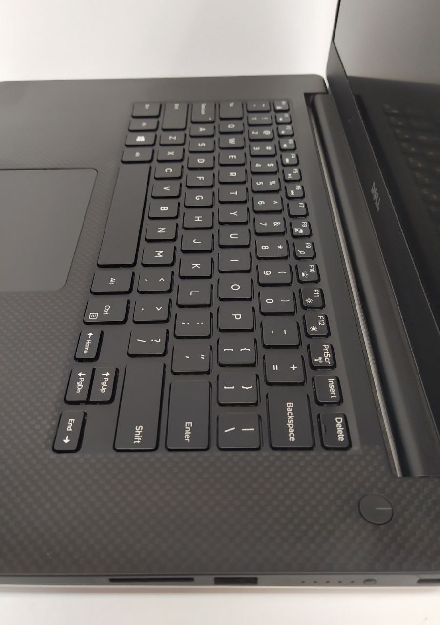 لپ تاپ استوک Dell precision 5520 با Cpu Xeon E3-1505
